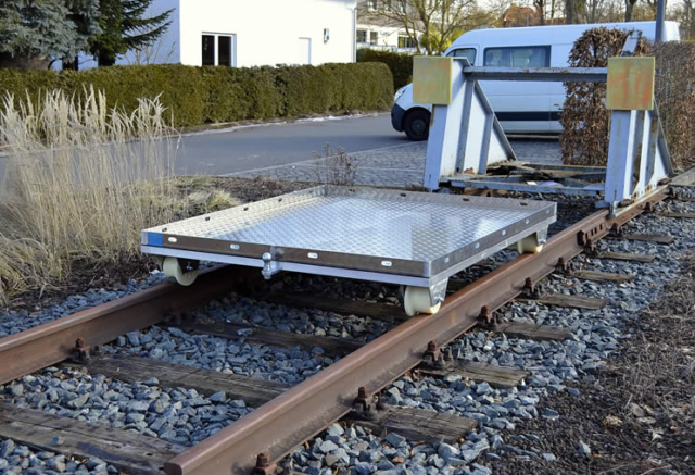 Schienen-Plattformwagen Geeignet für den Katastrophenschutz, THW , Feuerwehr und Gleisbau-Instandhaltunsfirmen.