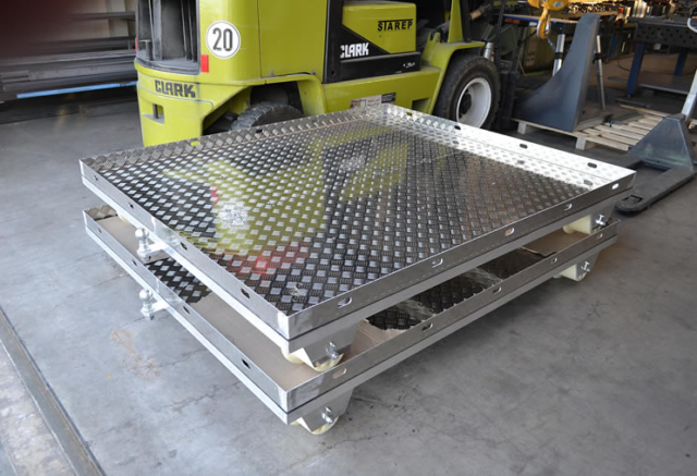 Schienen-Plattformwagen Geeignet für den Katastrophenschutz, THW , Feuerwehr und Gleisbau-Instandhaltunsfirmen.